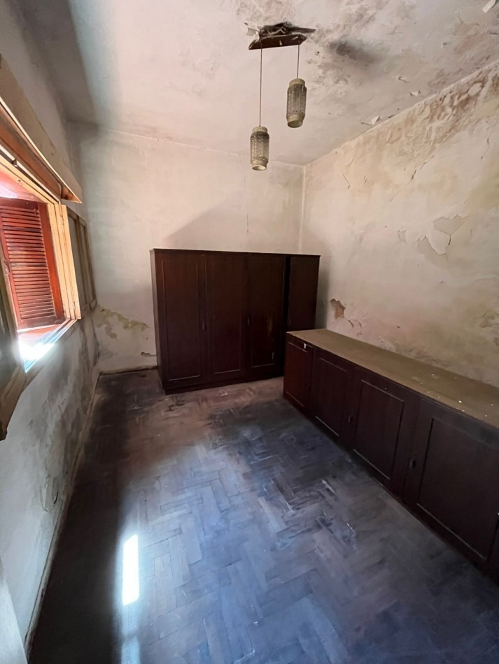 VENTA A RECICLAR, PH 3 AMBIENTES CON COCHERA TECHADA, EXCELENTE ZONA, A 2 CUADRAS DE AV. H. YRIGOYEN, DR MELO 4362 -REMEDIOS DE ESCALADA-