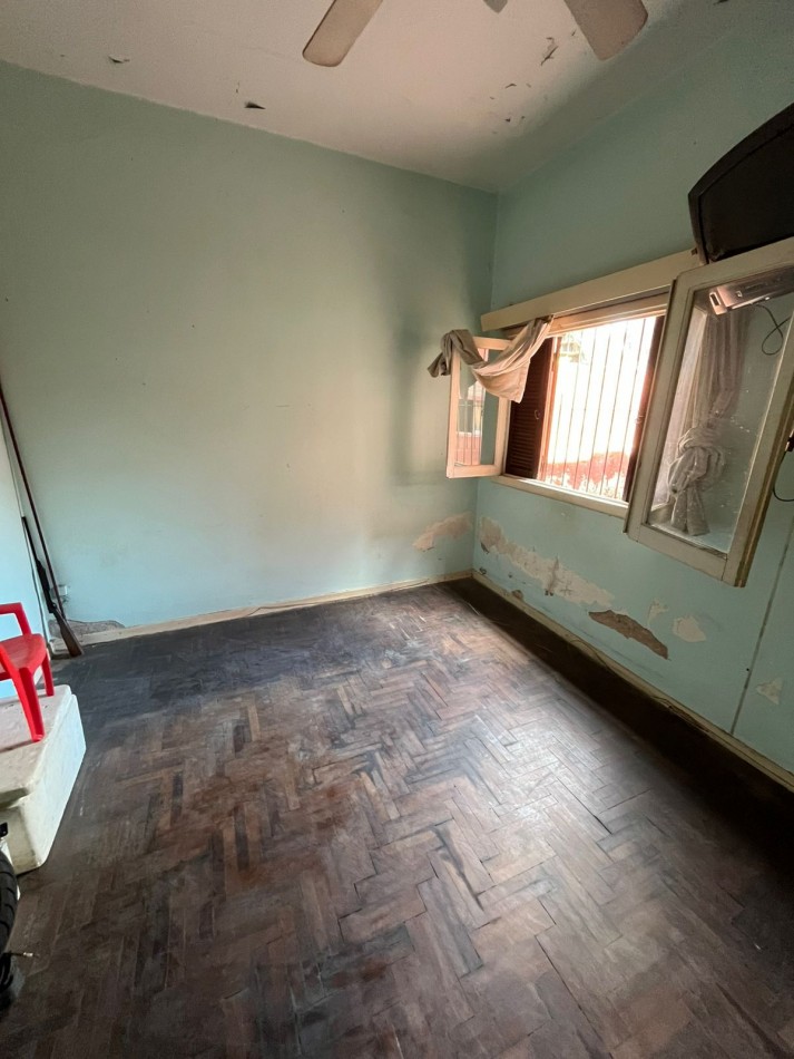 VENTA A RECICLAR, PH 3 AMBIENTES CON COCHERA TECHADA, EXCELENTE ZONA, A 2 CUADRAS DE AV. H. YRIGOYEN, DR MELO 4362 -REMEDIOS DE ESCALADA-