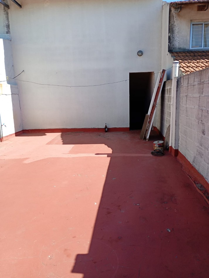 ALQUILER DEPARTAMENTO EN PLANTA ALTA 2 AMBIENTES CON INGRESO COMPARTIDO, AV EVA PERON 4347 -TEMPERLEY- 