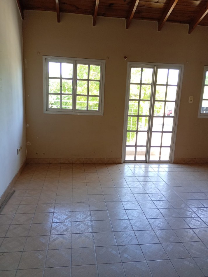 ALQUILER DEPARTAMENTO EN PLANTA ALTA 2 AMBIENTES CON INGRESO COMPARTIDO, AV EVA PERON 4347 -TEMPERLEY- 