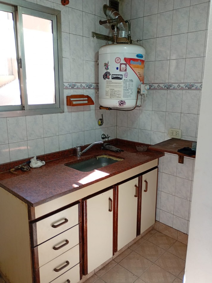 ALQUILER DEPARTAMENTO EN PLANTA ALTA 2 AMBIENTES CON INGRESO COMPARTIDO, AV EVA PERON 4347 -TEMPERLEY- 