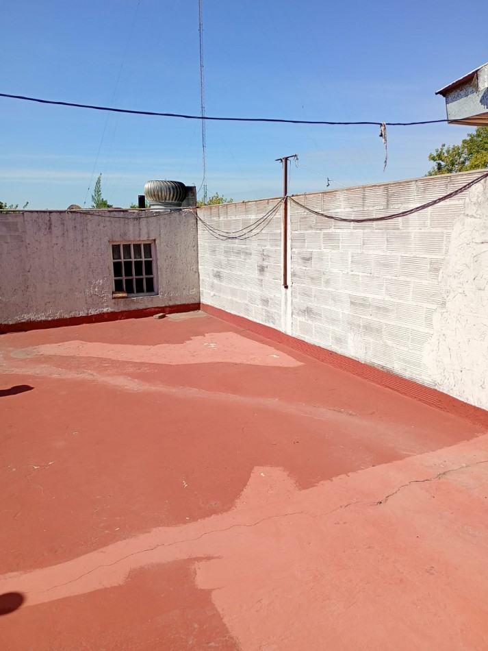 ALQUILER DEPARTAMENTO EN PLANTA ALTA 2 AMBIENTES CON INGRESO COMPARTIDO, AV EVA PERON 4347 -TEMPERLEY- 