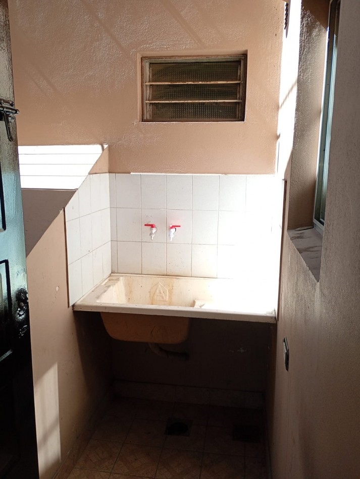 ALQUILER DEPARTAMENTO EN PLANTA ALTA 2 AMBIENTES CON INGRESO COMPARTIDO, AV EVA PERON 4347 -TEMPERLEY- 