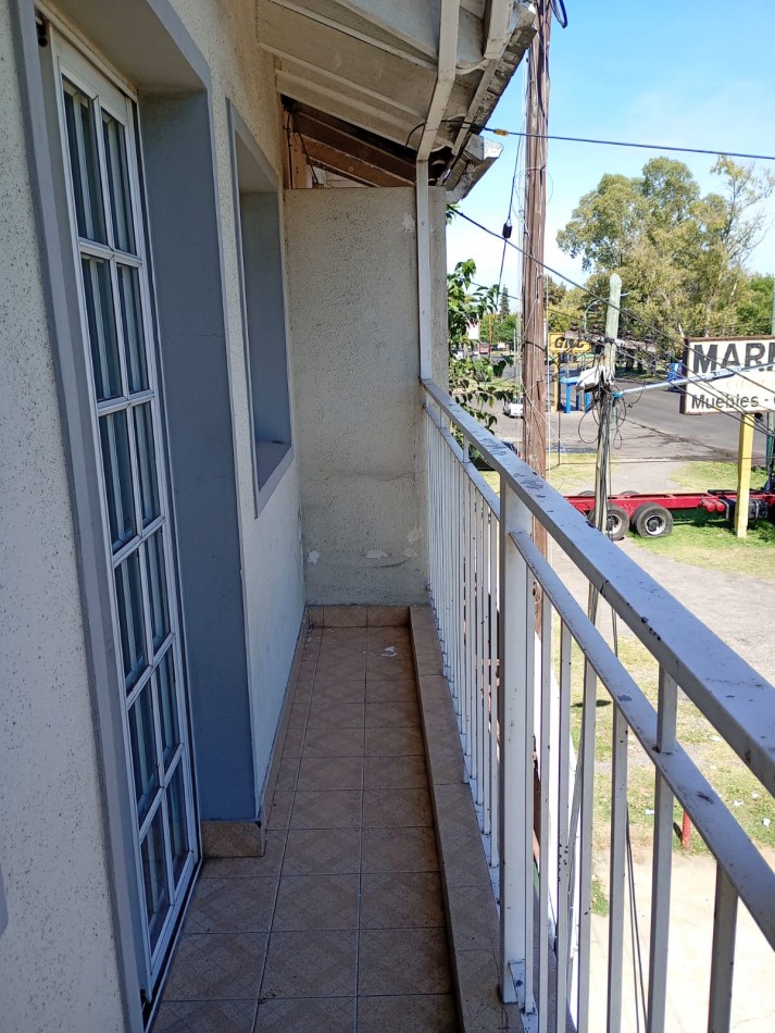 ALQUILER DEPARTAMENTO EN PLANTA ALTA 2 AMBIENTES CON INGRESO COMPARTIDO, AV EVA PERON 4347 -TEMPERLEY- 