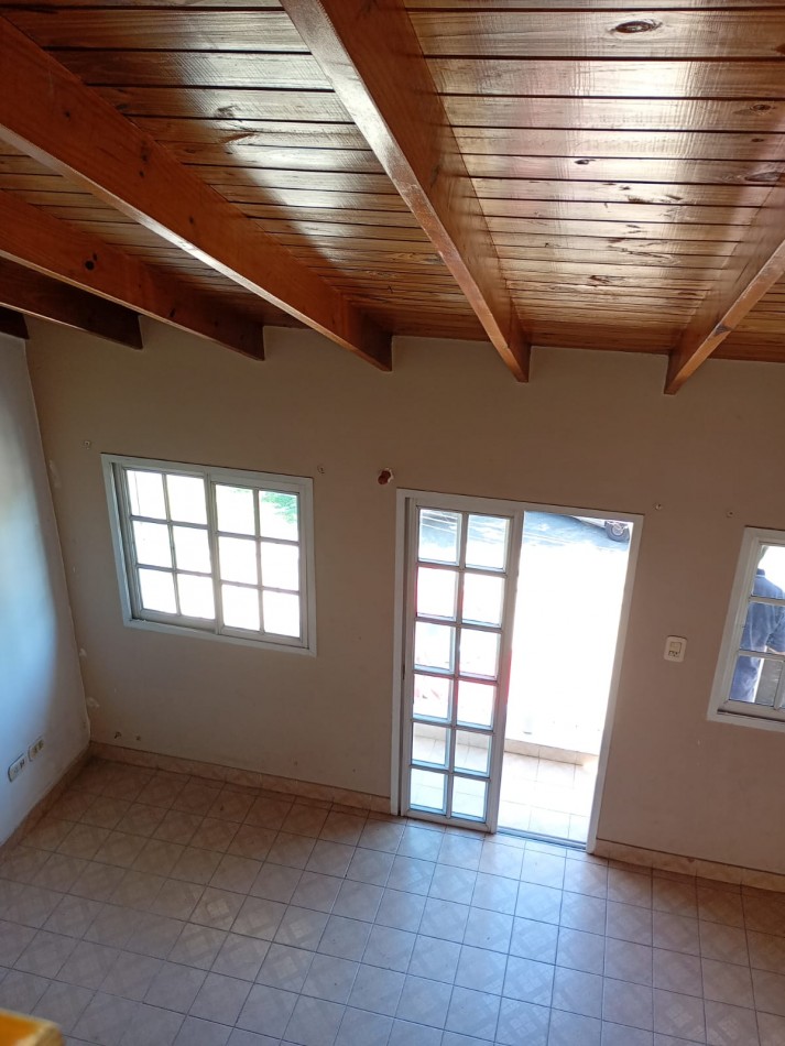 ALQUILER DEPARTAMENTO EN PLANTA ALTA 2 AMBIENTES CON INGRESO COMPARTIDO, AV EVA PERON 4347 -TEMPERLEY- 