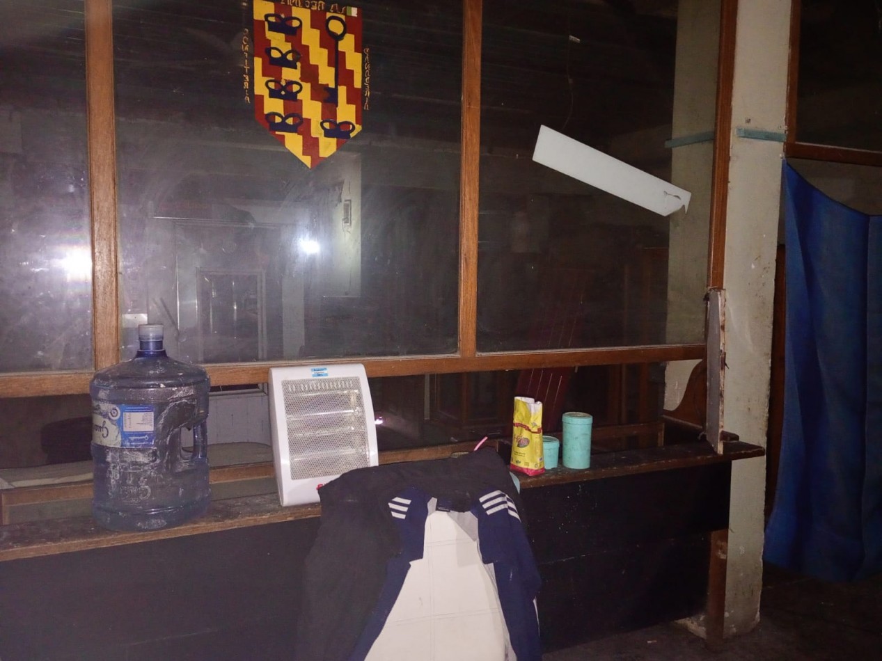 VENTA LOCAL, GRAN PROPIEDAD, DESTINO PANADERIA U OTRO, CON DEPARTAMENTO AL FONDO, JUNCAL 1981 -TEMPERLEY-