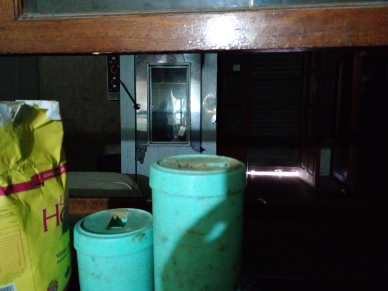 VENTA LOCAL, GRAN PROPIEDAD, DESTINO PANADERIA U OTRO, CON DEPARTAMENTO AL FONDO, JUNCAL 1981 -TEMPERLEY-