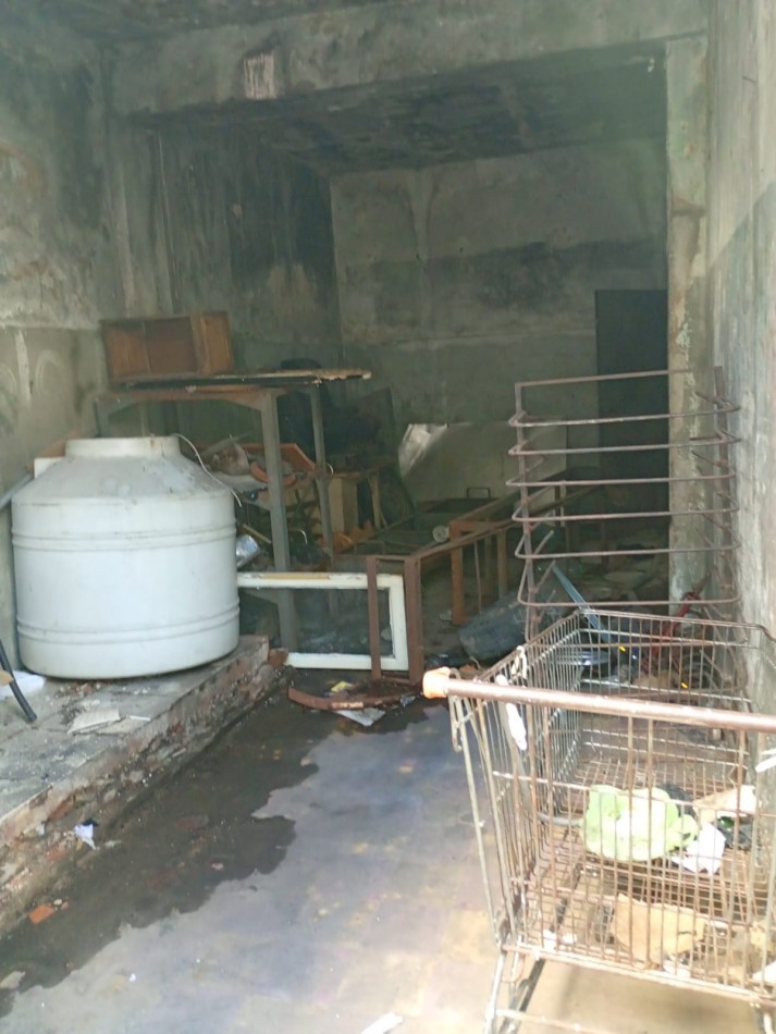 VENTA LOCAL, GRAN PROPIEDAD, DESTINO PANADERIA U OTRO, CON DEPARTAMENTO AL FONDO, JUNCAL 1981 -TEMPERLEY-