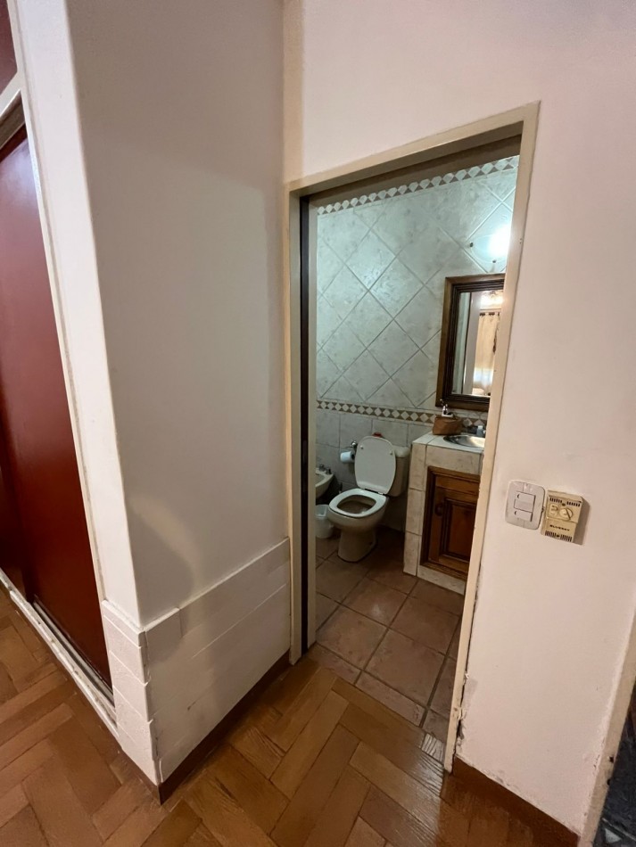 VENTA CASA 3 AMBIENTES, CON HERMOSO PARQUE, PILETA Y GARAJE PARA UN AUTO, ASUNCION 412 -TEMPERLEY-