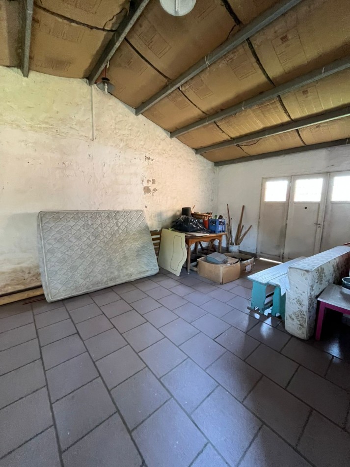 VENTA CASA 3 AMBIENTES, CON HERMOSO PARQUE, PILETA Y GARAJE PARA UN AUTO, ASUNCION 412 -TEMPERLEY-