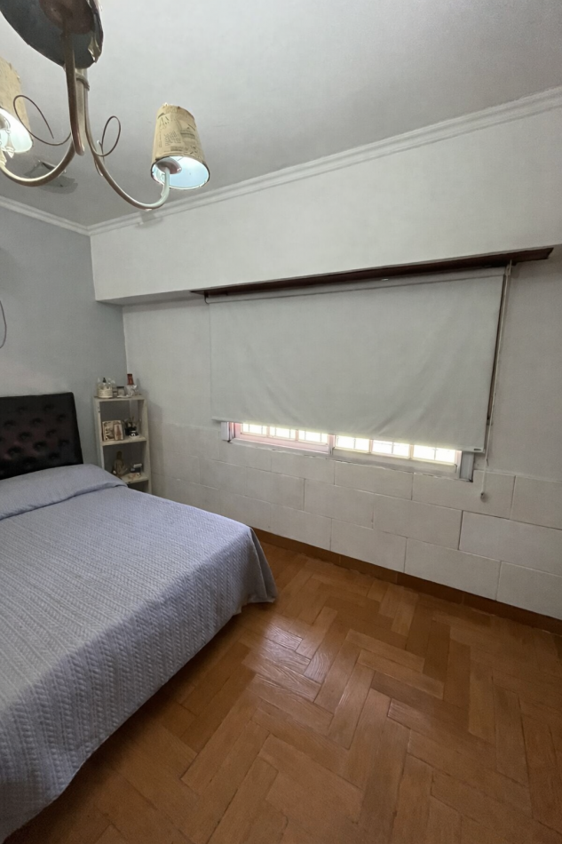 VENTA CASA 3 AMBIENTES, CON HERMOSO PARQUE, PILETA Y GARAJE PARA UN AUTO, ASUNCION 412 -TEMPERLEY-