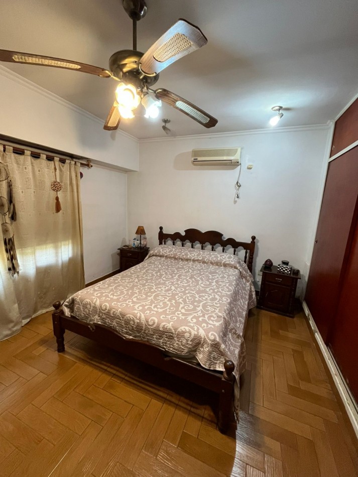 VENTA CASA 3 AMBIENTES, CON HERMOSO PARQUE, PILETA Y GARAJE PARA UN AUTO, ASUNCION 412 -TEMPERLEY-