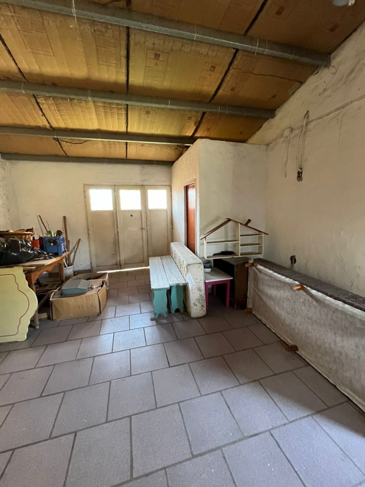 VENTA CASA 3 AMBIENTES, CON HERMOSO PARQUE, PILETA Y GARAJE PARA UN AUTO, ASUNCION 412 -TEMPERLEY-