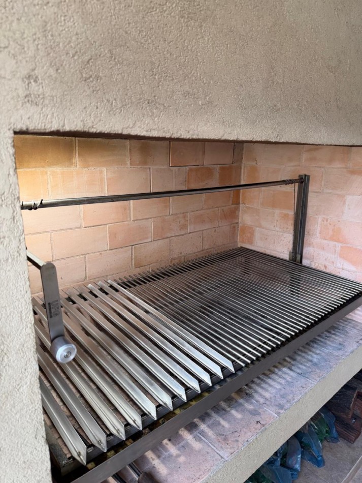 VENTA HERMOSO PH TIPO CASA AL FONDO, APTO CREDITO, 3 AMBIENTES CON PISCINA, PARRILLA Y JARDIN, DETALLES DE CATEGORIA, GUEMES 1085 -TEMPERLEY- 