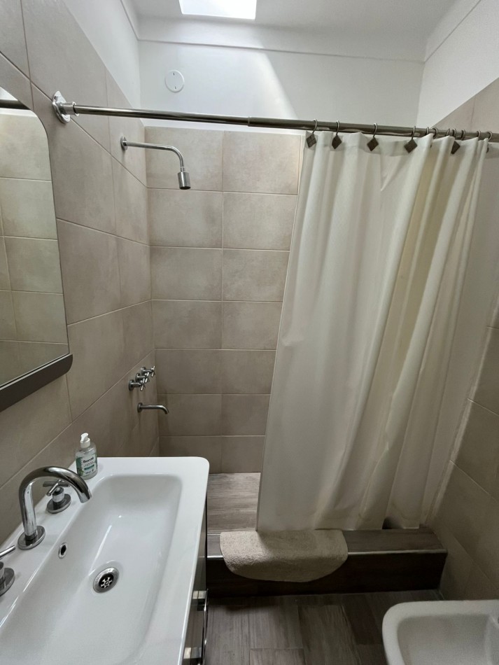 VENTA HERMOSO PH TIPO CASA AL FONDO, APTO CREDITO, 3 AMBIENTES CON PISCINA, PARRILLA Y JARDIN, DETALLES DE CATEGORIA, GUEMES 1085 -TEMPERLEY- 