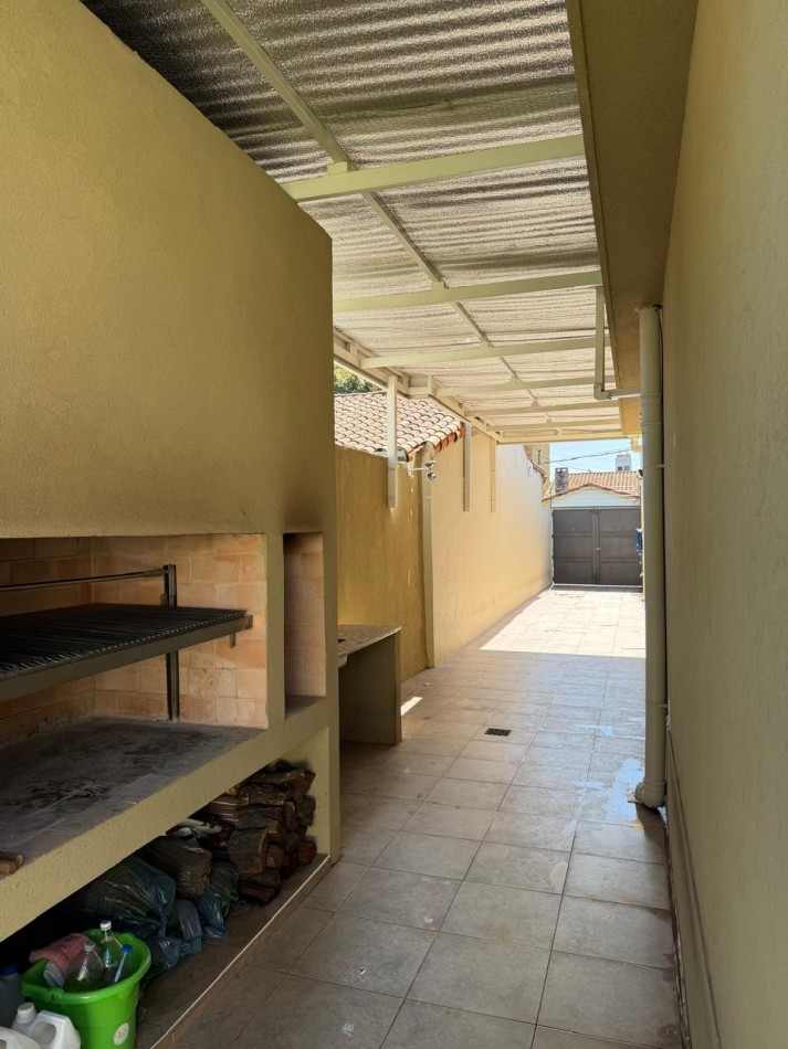 VENTA HERMOSO PH TIPO CASA AL FONDO, APTO CREDITO, 3 AMBIENTES CON PISCINA, PARRILLA Y JARDIN, DETALLES DE CATEGORIA, GUEMES 1085 -TEMPERLEY- 