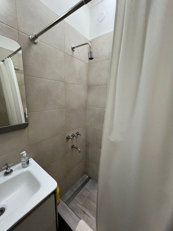 VENTA HERMOSO PH TIPO CASA AL FONDO, APTO CREDITO, 3 AMBIENTES CON PISCINA, PARRILLA Y JARDIN, DETALLES DE CATEGORIA, GUEMES 1085 -TEMPERLEY- 