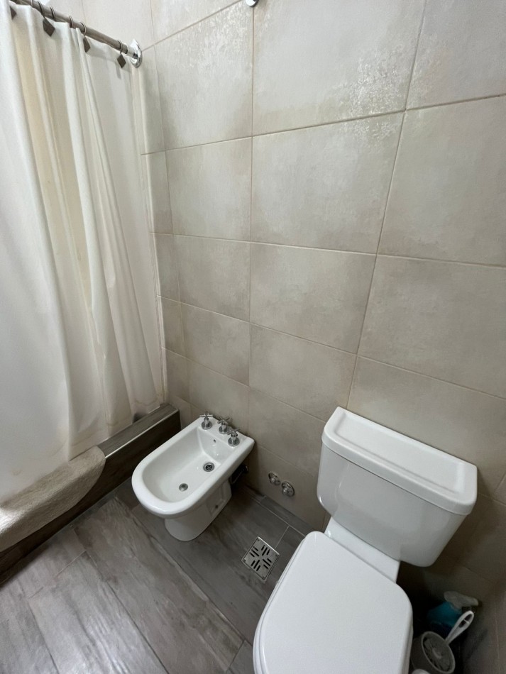 VENTA HERMOSO PH TIPO CASA AL FONDO, APTO CREDITO, 3 AMBIENTES CON PISCINA, PARRILLA Y JARDIN, DETALLES DE CATEGORIA, GUEMES 1085 -TEMPERLEY- 