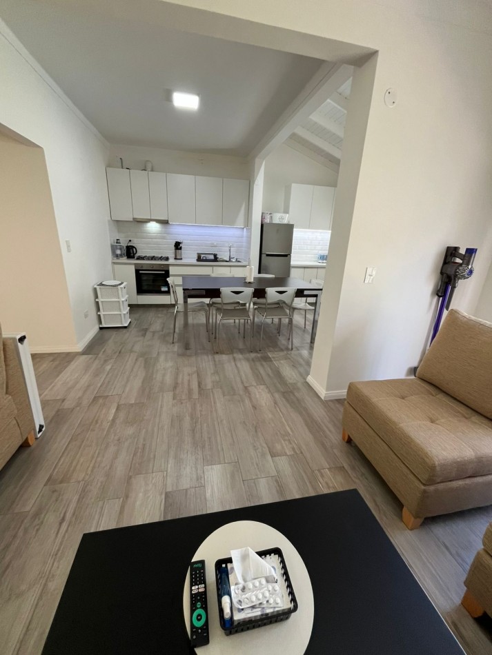 VENTA HERMOSO PH TIPO CASA AL FONDO, APTO CREDITO, 3 AMBIENTES CON PISCINA, PARRILLA Y JARDIN, DETALLES DE CATEGORIA, GUEMES 1085 -TEMPERLEY- 