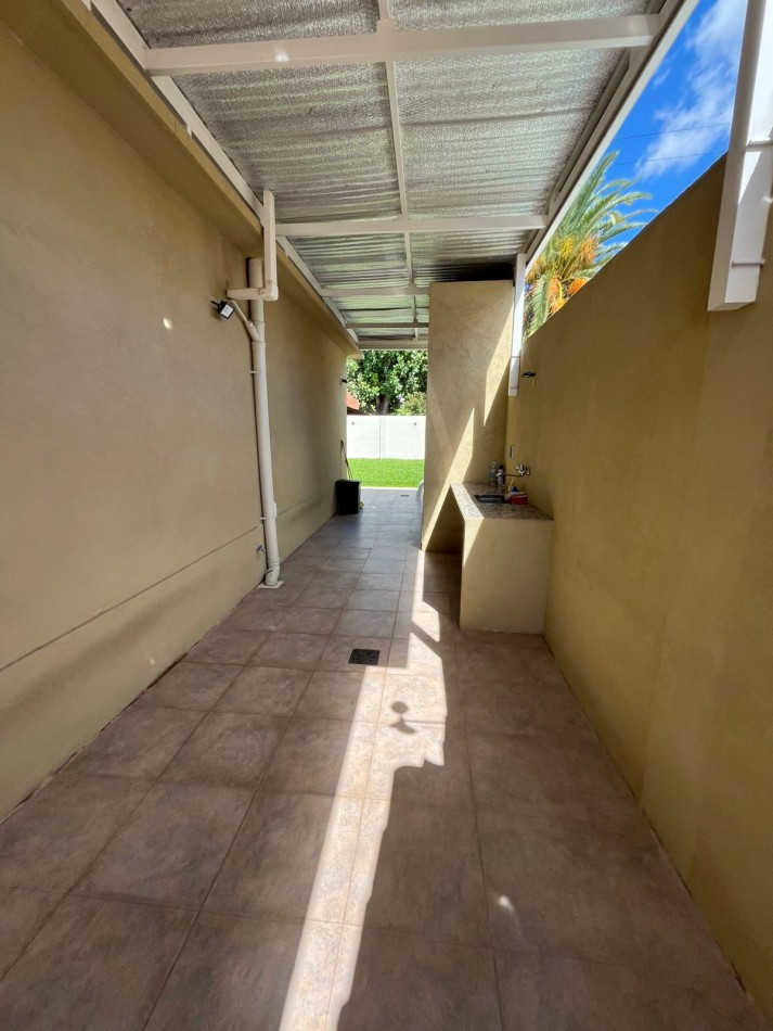 VENTA HERMOSO PH TIPO CASA AL FONDO, APTO CREDITO, 3 AMBIENTES CON PISCINA, PARRILLA Y JARDIN, DETALLES DE CATEGORIA, GUEMES 1085 -TEMPERLEY- 