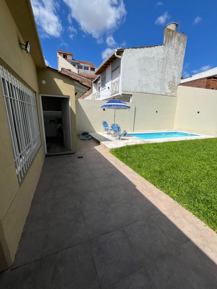 VENTA HERMOSO PH TIPO CASA AL FONDO, APTO CREDITO, 3 AMBIENTES CON PISCINA, PARRILLA Y JARDIN, DETALLES DE CATEGORIA, GUEMES 1085 -TEMPERLEY- 