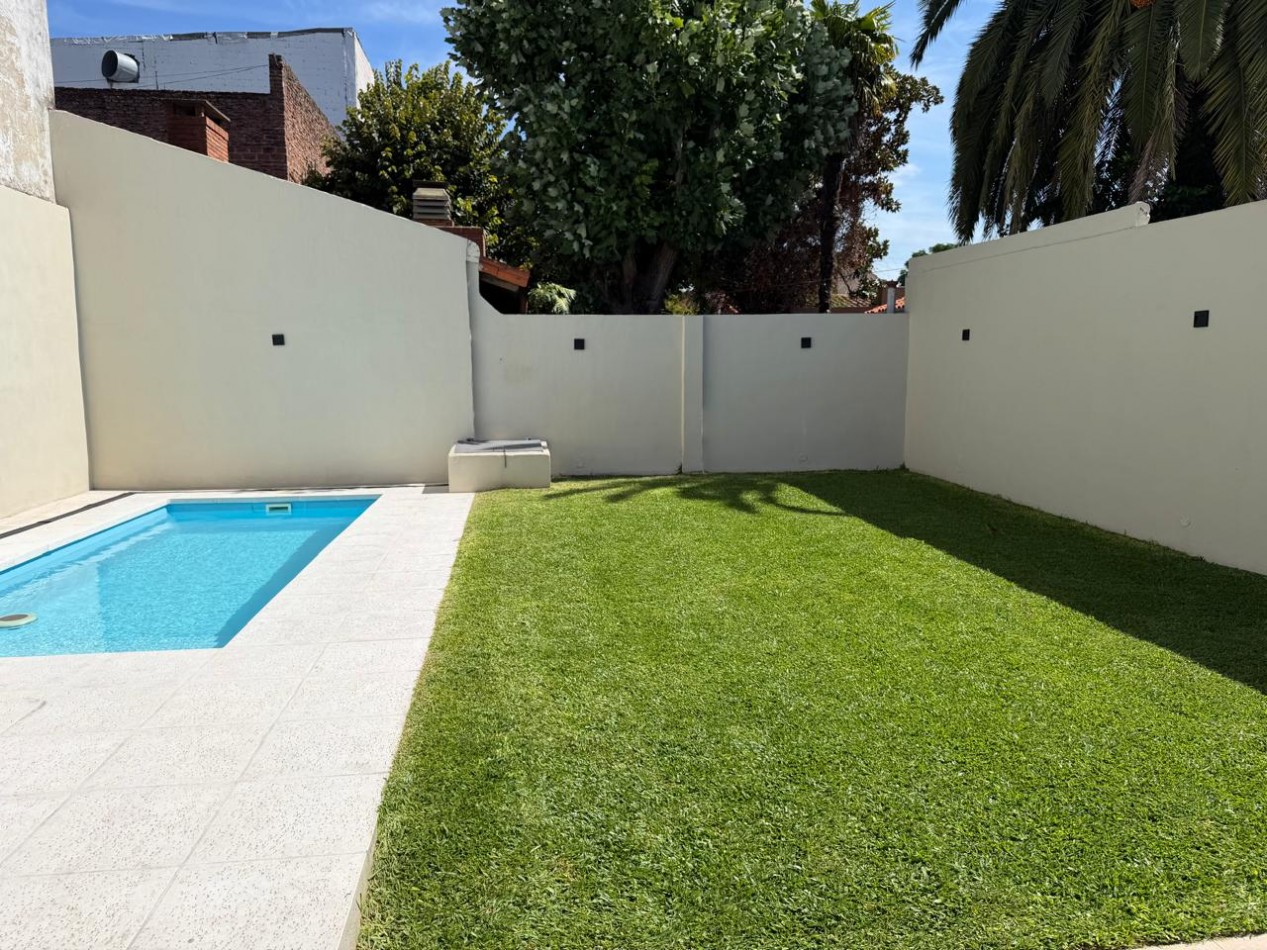 VENTA HERMOSO PH TIPO CASA AL FONDO, APTO CREDITO, 3 AMBIENTES CON PISCINA, PARRILLA Y JARDIN, DETALLES DE CATEGORIA, GUEMES 1085 -TEMPERLEY- 
