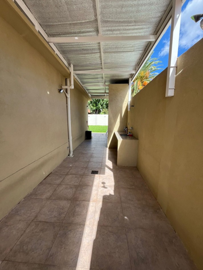 VENTA HERMOSO PH TIPO CASA AL FONDO, APTO CREDITO, 3 AMBIENTES CON PISCINA, PARRILLA Y JARDIN, DETALLES DE CATEGORIA, GUEMES 1085 -TEMPERLEY- 
