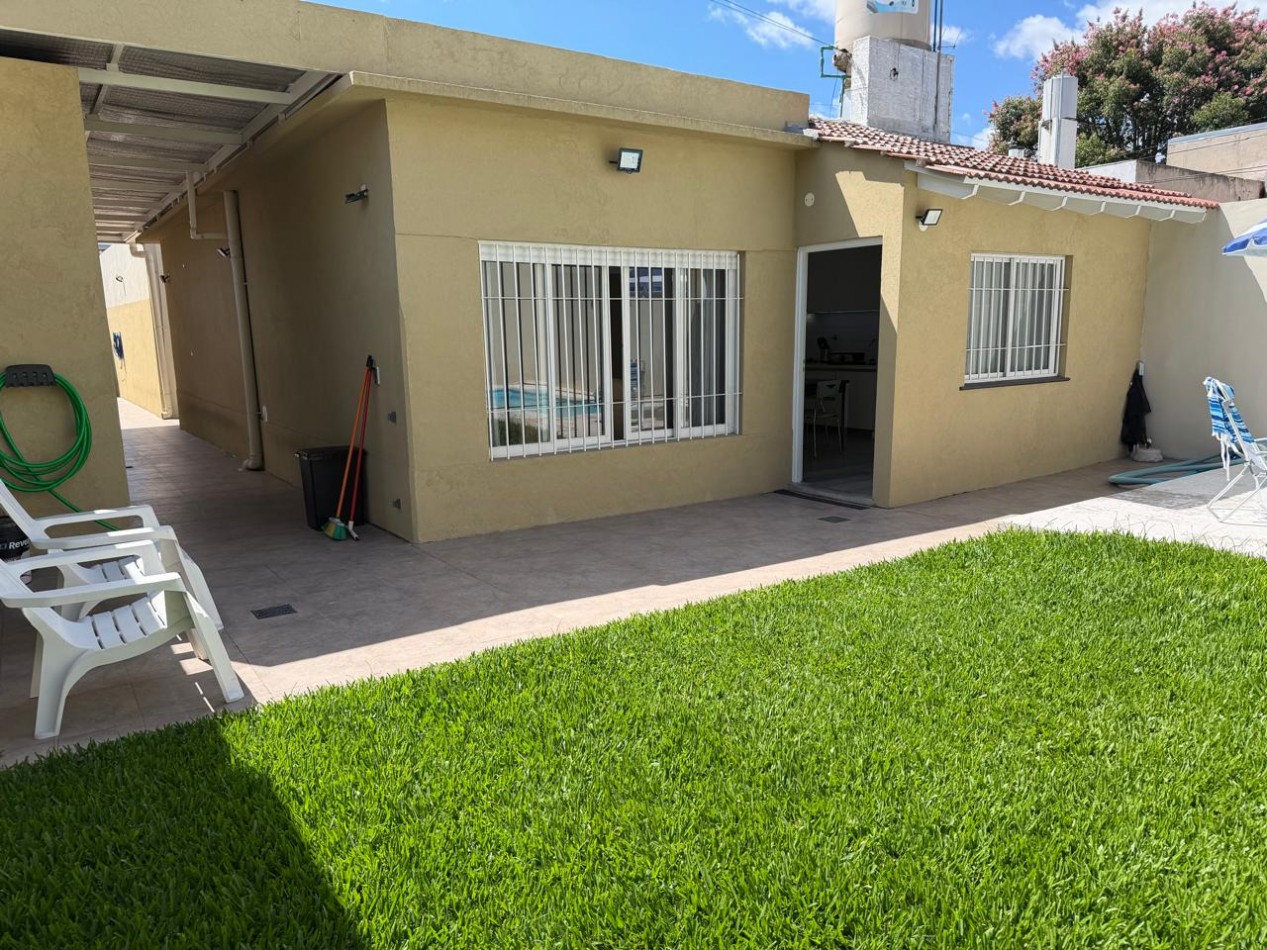 VENTA HERMOSO PH TIPO CASA AL FONDO, APTO CREDITO, 3 AMBIENTES CON PISCINA, PARRILLA Y JARDIN, DETALLES DE CATEGORIA, GUEMES 1085 -TEMPERLEY- 