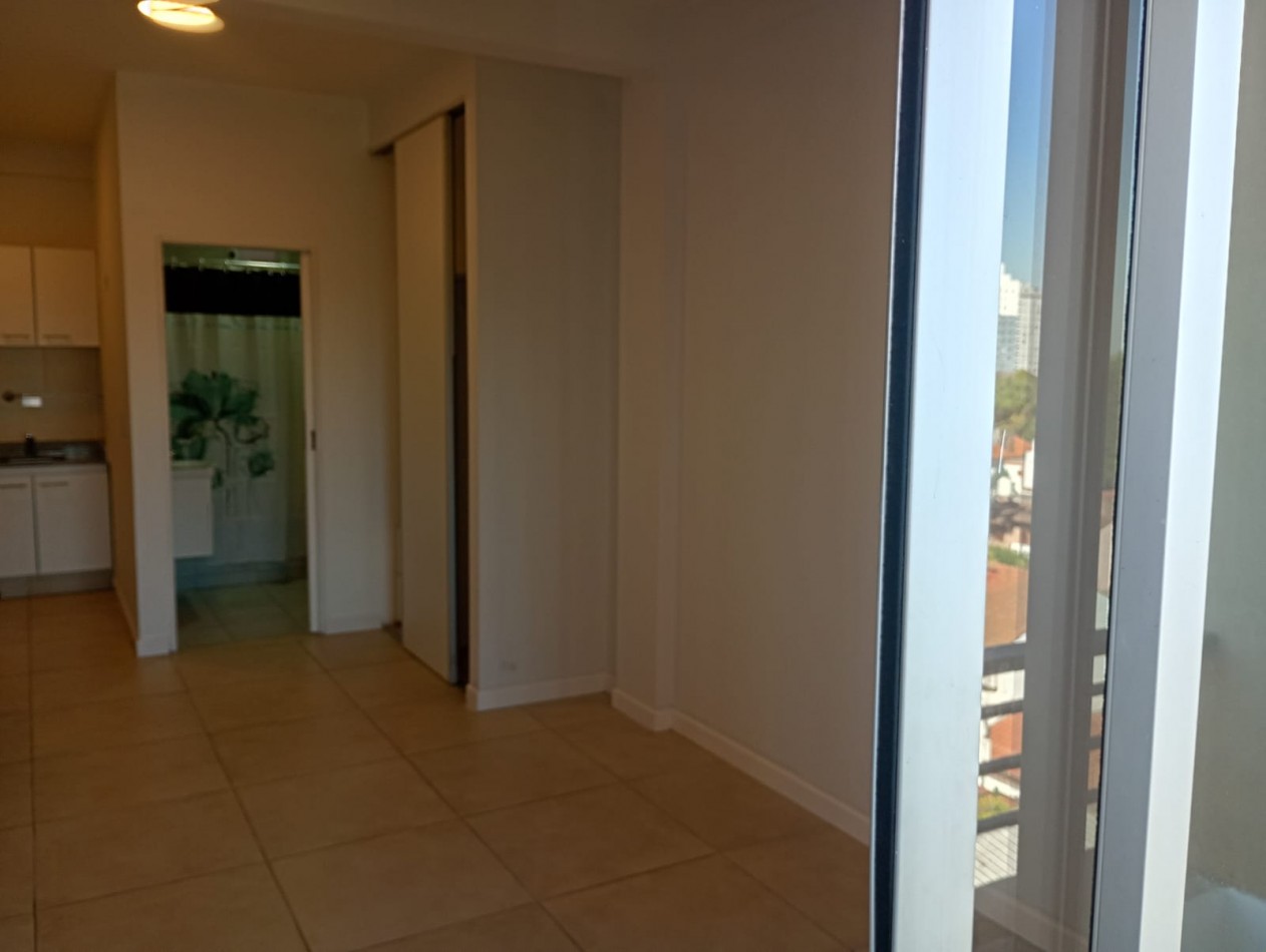 ALQUILER MONOAMBIENTE 24 M2 EN QUINTO PISO, IMPECABLE, LISTO PARA MUDARSE, EXCELENTE UBICACION, AV. ALMIRANTE BROWN 2967 -TEMPERLEY- 