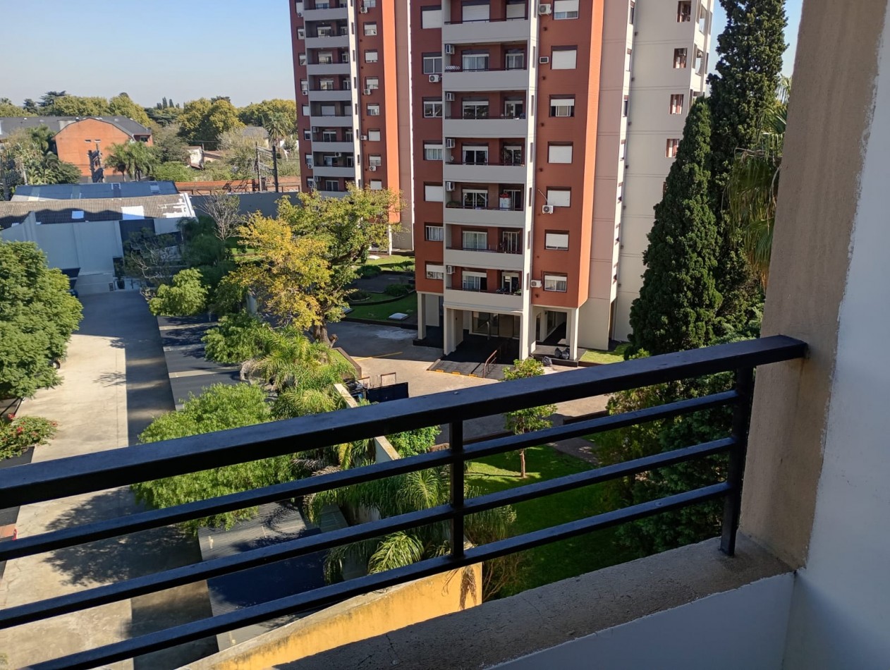 ALQUILER MONOAMBIENTE 24 M2 EN QUINTO PISO, IMPECABLE, LISTO PARA MUDARSE, EXCELENTE UBICACION, AV. ALMIRANTE BROWN 2967 -TEMPERLEY- 