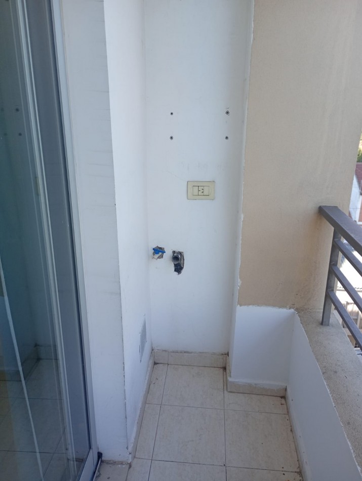 ALQUILER MONOAMBIENTE 24 M2 EN QUINTO PISO, IMPECABLE, LISTO PARA MUDARSE, EXCELENTE UBICACION, AV. ALMIRANTE BROWN 2967 -TEMPERLEY- 