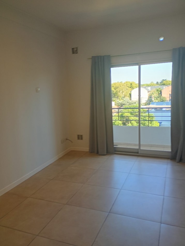 ALQUILER MONOAMBIENTE 24 M2 EN QUINTO PISO, IMPECABLE, LISTO PARA MUDARSE, EXCELENTE UBICACION, AV. ALMIRANTE BROWN 2967 -TEMPERLEY- 