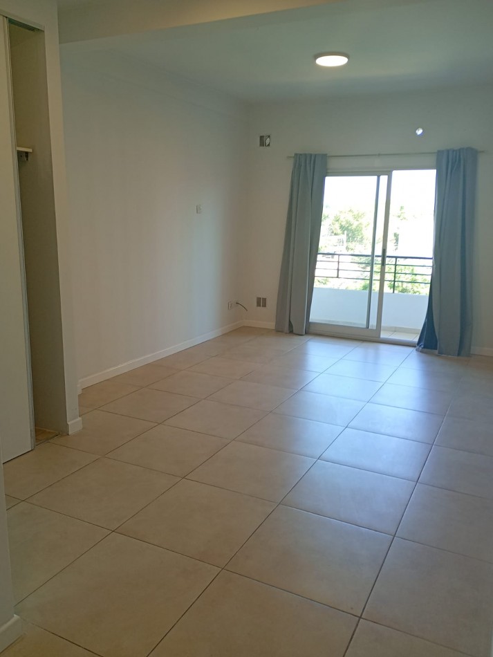 ALQUILER MONOAMBIENTE 24 M2 EN QUINTO PISO, IMPECABLE, LISTO PARA MUDARSE, EXCELENTE UBICACION, AV. ALMIRANTE BROWN 2967 -TEMPERLEY- 