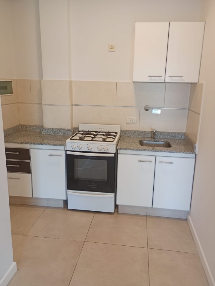 ALQUILER MONOAMBIENTE 24 M2 EN QUINTO PISO, IMPECABLE, LISTO PARA MUDARSE, EXCELENTE UBICACION, AV. ALMIRANTE BROWN 2967 -TEMPERLEY- 