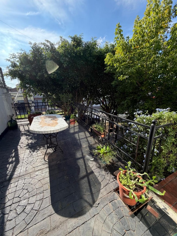 ALQUILER PH EN PLANTA ALTA, 3 AMBIENTES, CON ENTREPISO, TERRAZA Y SAUNA, JOAQUIN V. GONZALEZ 1079 -TEMPERLEY-