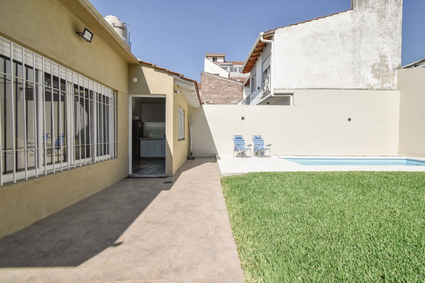 VENTA HERMOSO PH TIPO CASA AL FONDO, APTO CREDITO, 3 AMBIENTES CON PISCINA, PARRILLA Y JARDIN, DETALLES DE CATEGORIA, GUEMES 1085 -TEMPERLEY-
