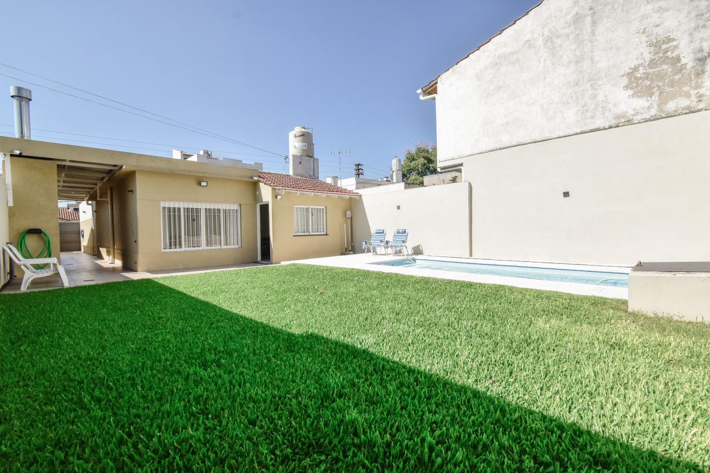 VENTA HERMOSO PH TIPO CASA AL FONDO, APTO CREDITO, 3 AMBIENTES CON PISCINA, PARRILLA Y JARDIN, DETALLES DE CATEGORIA, GUEMES 1085 -TEMPERLEY-