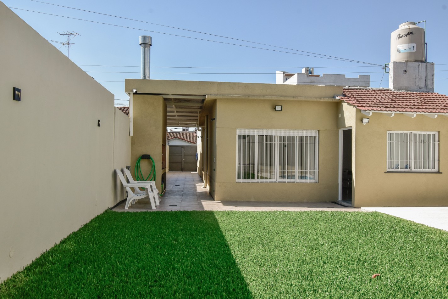 VENTA HERMOSO PH TIPO CASA AL FONDO, APTO CREDITO, 3 AMBIENTES CON PISCINA, PARRILLA Y JARDIN, DETALLES DE CATEGORIA, GUEMES 1085 -TEMPERLEY-