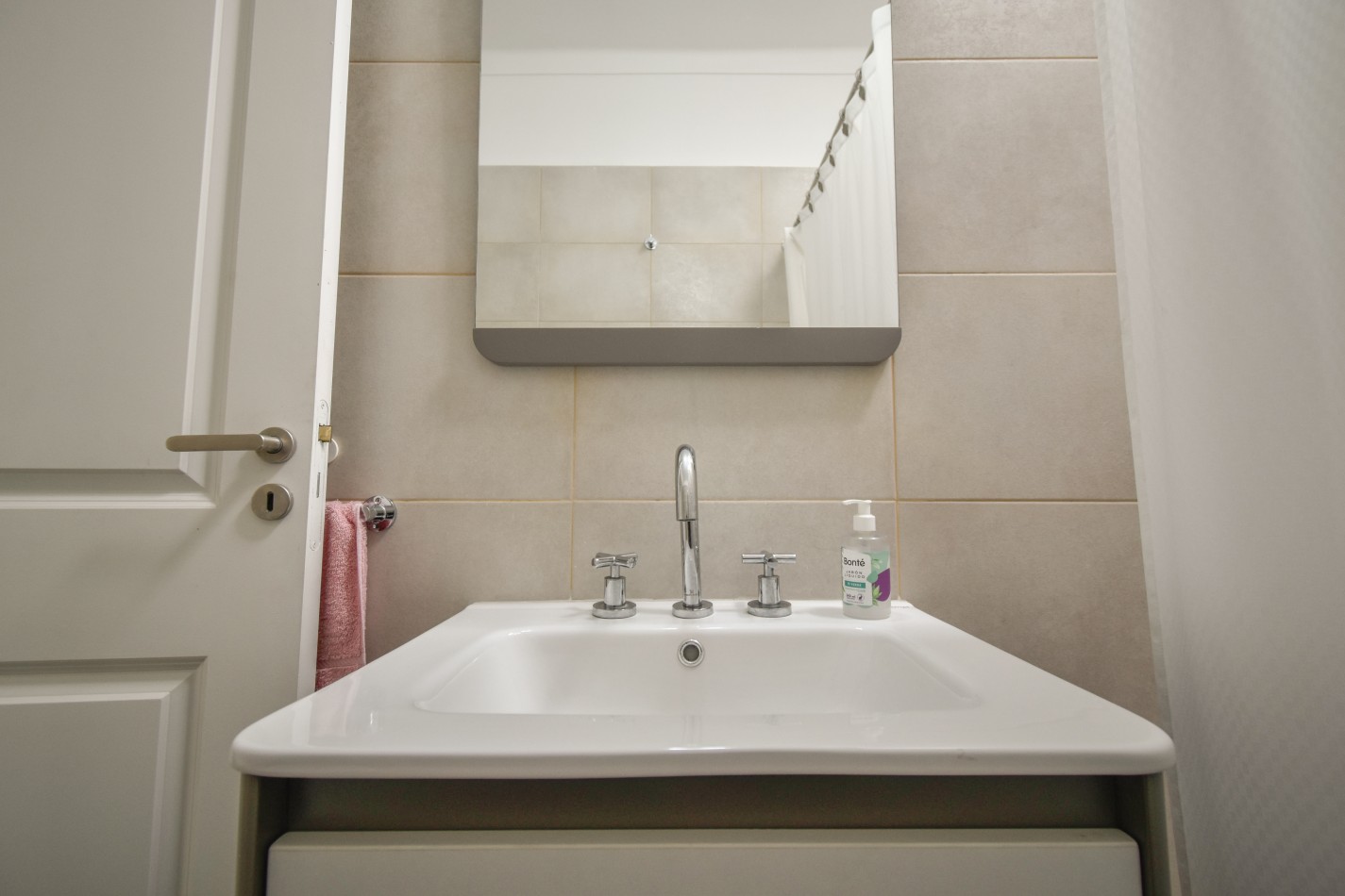 VENTA HERMOSO PH TIPO CASA AL FONDO, APTO CREDITO, 3 AMBIENTES CON PISCINA, PARRILLA Y JARDIN, DETALLES DE CATEGORIA, GUEMES 1085 -TEMPERLEY-