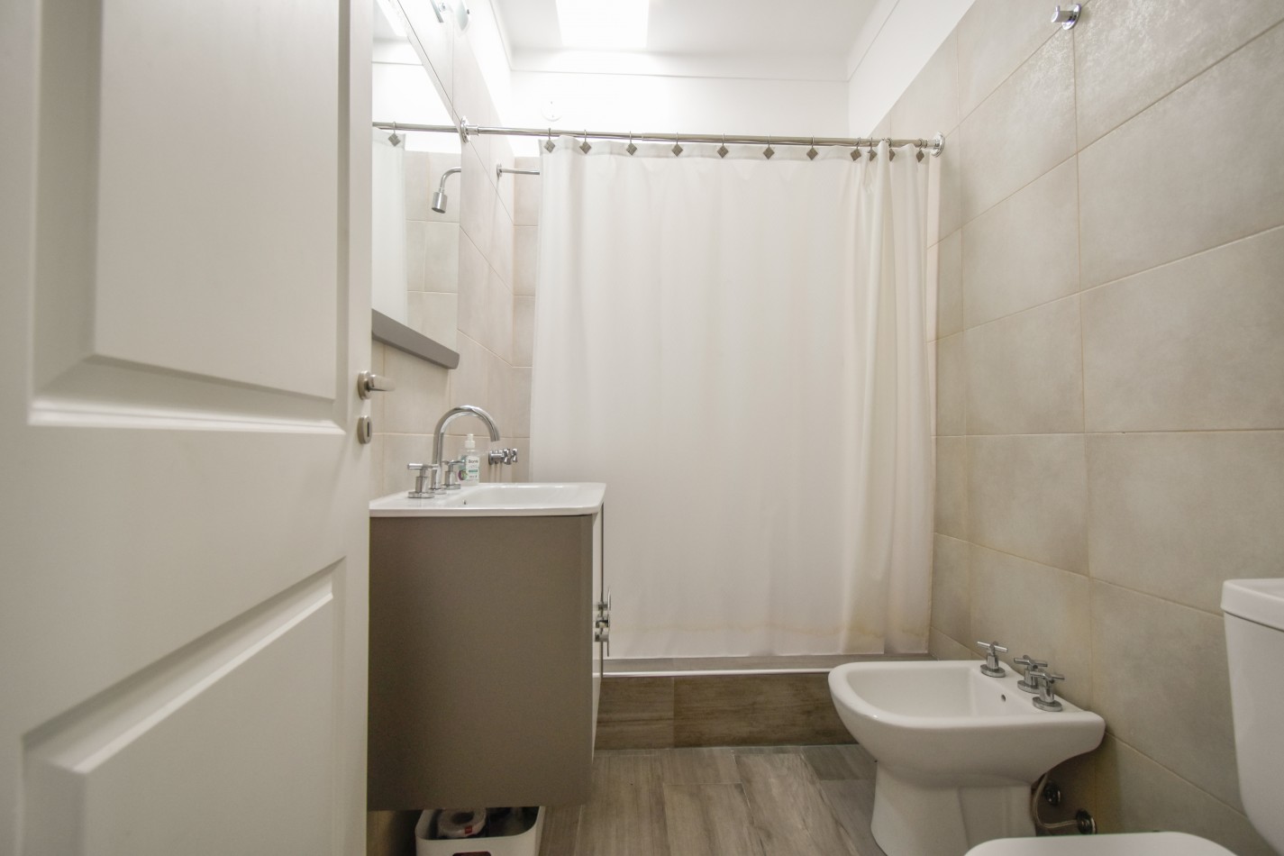 VENTA HERMOSO PH TIPO CASA AL FONDO, APTO CREDITO, 3 AMBIENTES CON PISCINA, PARRILLA Y JARDIN, DETALLES DE CATEGORIA, GUEMES 1085 -TEMPERLEY-