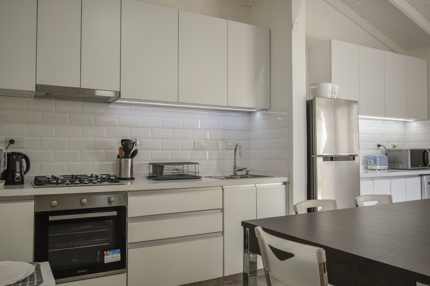 VENTA HERMOSO PH TIPO CASA AL FONDO, APTO CREDITO, 3 AMBIENTES CON PISCINA, PARRILLA Y JARDIN, DETALLES DE CATEGORIA, GUEMES 1085 -TEMPERLEY-