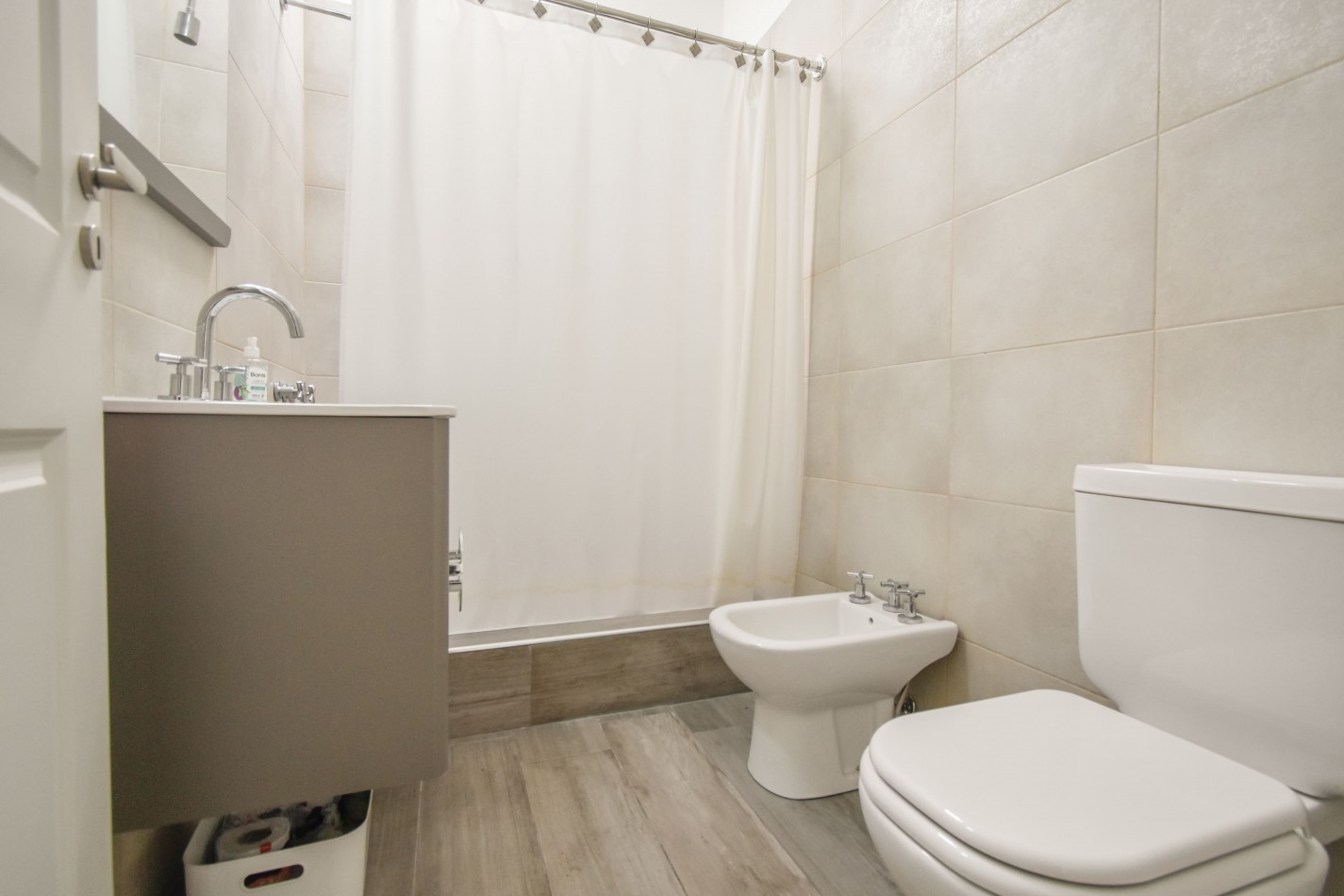 VENTA HERMOSO PH TIPO CASA AL FONDO, APTO CREDITO, 3 AMBIENTES CON PISCINA, PARRILLA Y JARDIN, DETALLES DE CATEGORIA, GUEMES 1085 -TEMPERLEY-