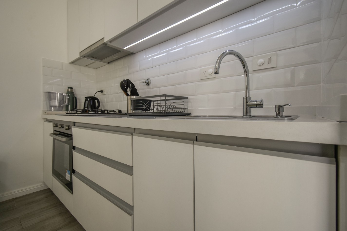 VENTA HERMOSO PH TIPO CASA AL FONDO, APTO CREDITO, 3 AMBIENTES CON PISCINA, PARRILLA Y JARDIN, DETALLES DE CATEGORIA, GUEMES 1085 -TEMPERLEY-