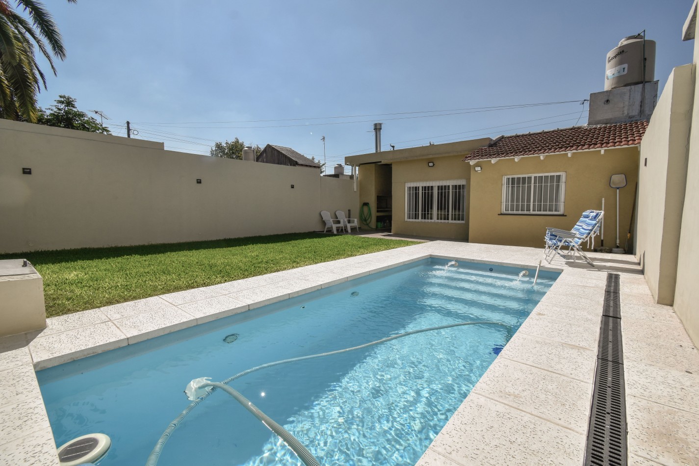 VENTA HERMOSO PH TIPO CASA AL FONDO, APTO CREDITO, 3 AMBIENTES CON PISCINA, PARRILLA Y JARDIN, DETALLES DE CATEGORIA, GUEMES 1085 -TEMPERLEY-