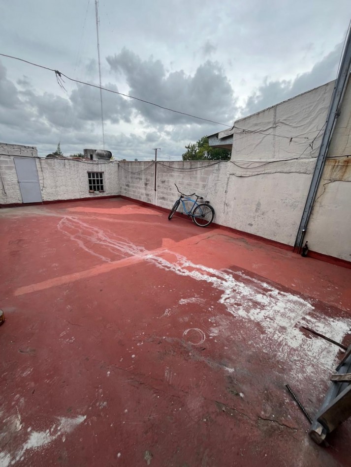 VENTA DEPARTAMENTO EN PLANTA ALTA 2 AMBIENTES CON INGRESO COMPARTIDO, AV EVA PERON 4347 -TEMPERLEY- 