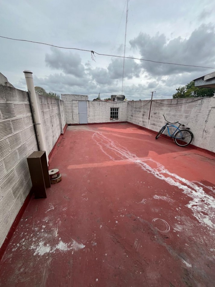 VENTA DEPARTAMENTO EN PLANTA ALTA 2 AMBIENTES CON INGRESO COMPARTIDO, AV EVA PERON 4347 -TEMPERLEY- 