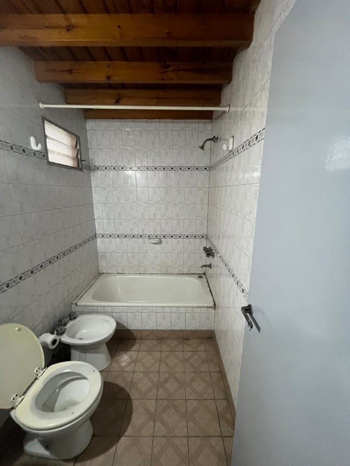 VENTA DEPARTAMENTO EN PLANTA ALTA 2 AMBIENTES CON INGRESO COMPARTIDO, AV EVA PERON 4347 -TEMPERLEY- 