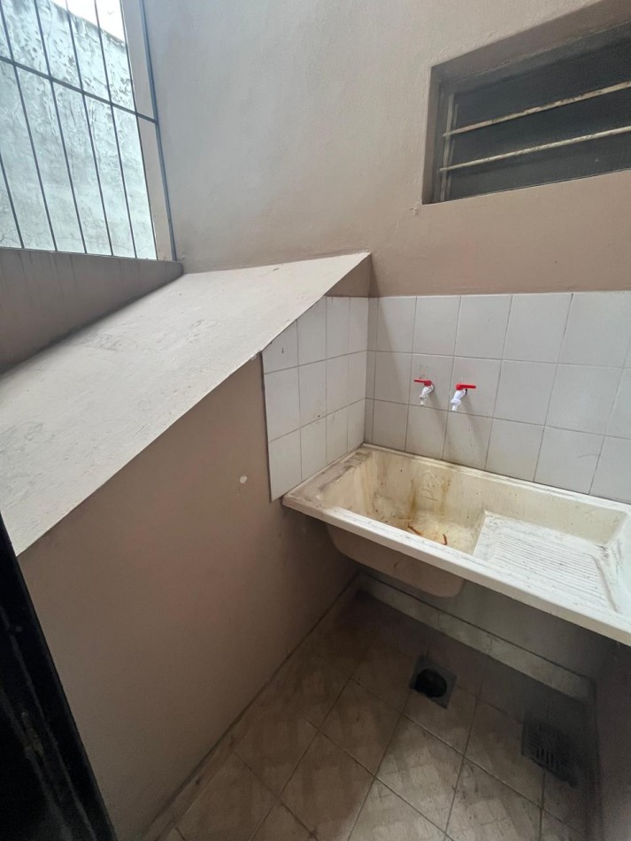 -RESERVADO- ALQUILER DEPARTAMENTO EN PLANTA ALTA 2 AMBIENTES CON INGRESO COMPARTIDO, AV EVA PERON 4347 -TEMPERLEY- 