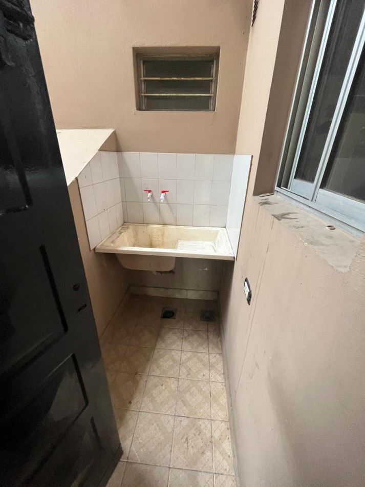 -RESERVADO- ALQUILER DEPARTAMENTO EN PLANTA ALTA 2 AMBIENTES CON INGRESO COMPARTIDO, AV EVA PERON 4347 -TEMPERLEY- 