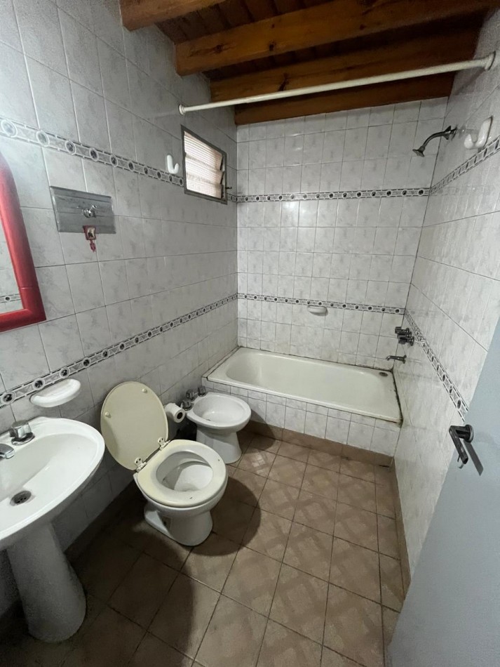 -RESERVADO- ALQUILER DEPARTAMENTO EN PLANTA ALTA 2 AMBIENTES CON INGRESO COMPARTIDO, AV EVA PERON 4347 -TEMPERLEY- 